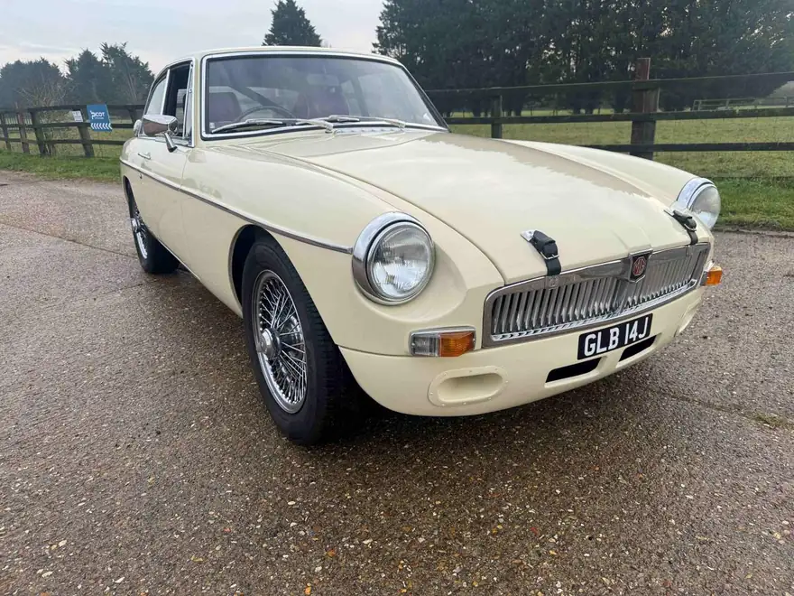 1968 MGB GT: front three-quarter view